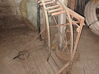 Lot 168 - metalen statief. 2 stuks - afbeelding 4 van  5