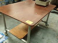 Lot 168 - mobiele werkplaats tafel - afbeelding 1 van  4