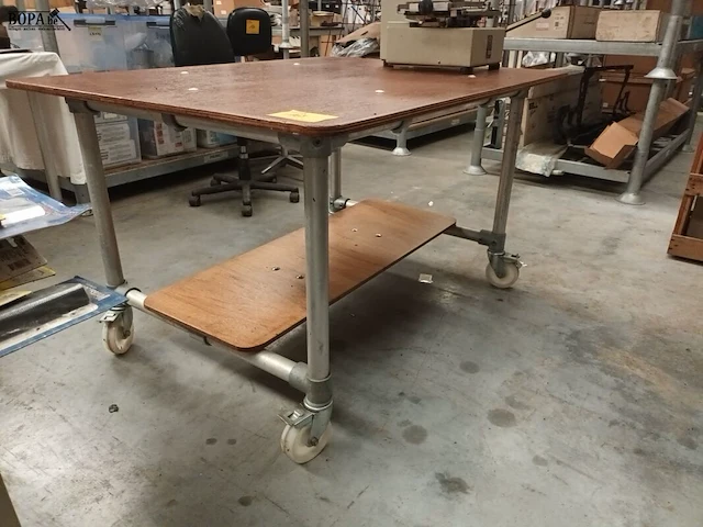 Lot 168 - mobiele werkplaats tafel - afbeelding 2 van  4