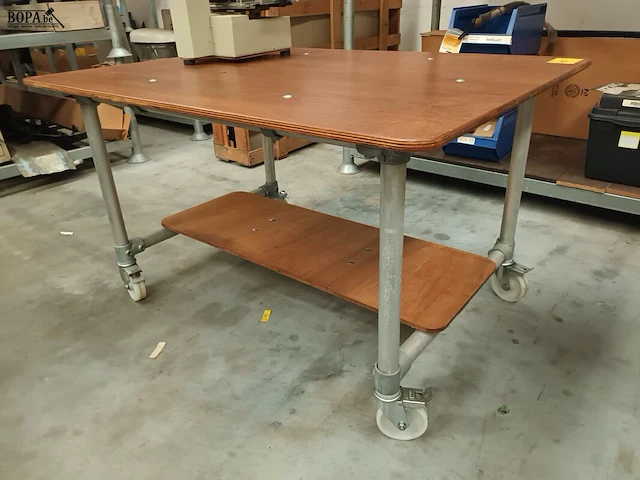 Lot 168 - mobiele werkplaats tafel - afbeelding 3 van  4