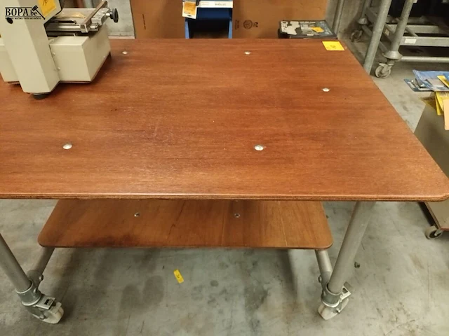 Lot 168 - mobiele werkplaats tafel - afbeelding 4 van  4