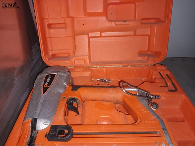 Lot 169 - paslode in koffer - afbeelding 2 van  3