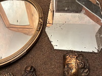 Lot 169 - set spiegels, 2 stuks en plaaster beelden, 2 stuks - afbeelding 4 van  5