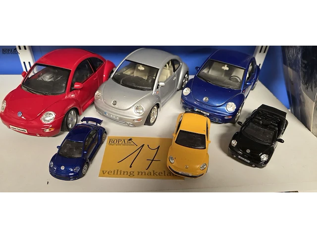 Lot 17 - beetle miniatuur autootjes 6 stuks - afbeelding 1 van  3