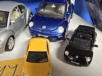 Lot 17 - beetle miniatuur autootjes 6 stuks - afbeelding 3 van  3