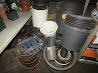 Lot 17 - bloempotten en decoratie. 50 stuks - afbeelding 1 van  2