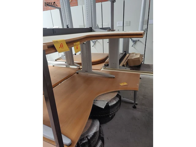 Lot 17 - bureeltafel las - afbeelding 1 van  2