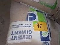 Lot 17 - cement en zand. 3 zakken - afbeelding 2 van  2