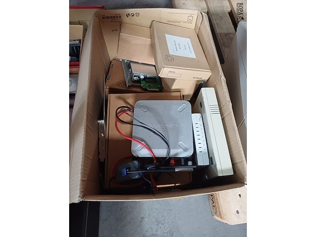 Lot 17 - computercomponenten - afbeelding 2 van  5