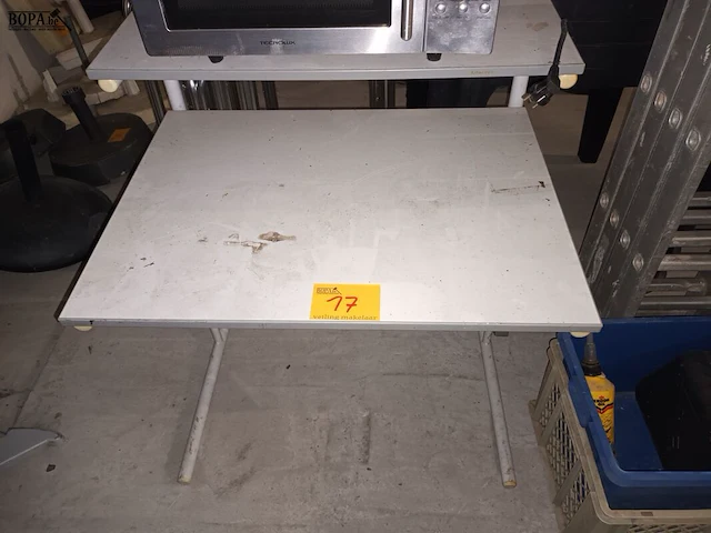 Lot 17 - computertafel - afbeelding 1 van  3