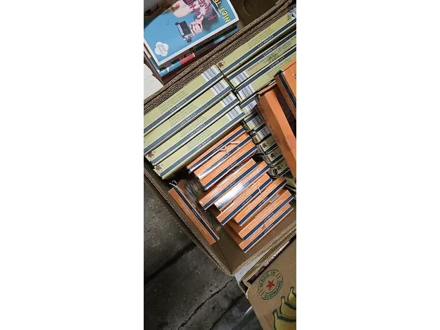 Lot 17 - decoratieve objecten living art ong 32 stuks - afbeelding 2 van  3