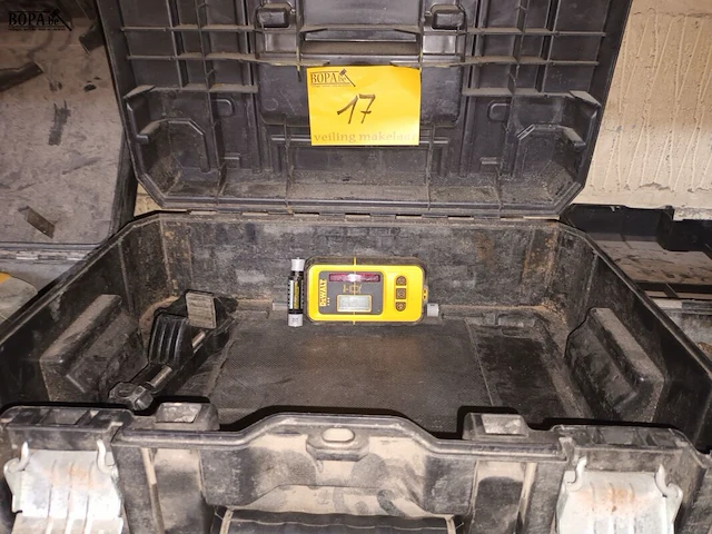 Lot 17 - digitale laserdetector dewalt - afbeelding 1 van  3