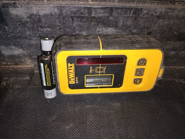 Lot 17 - digitale laserdetector dewalt - afbeelding 2 van  3