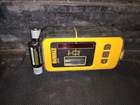 Lot 17 - digitale laserdetector dewalt - afbeelding 2 van  3