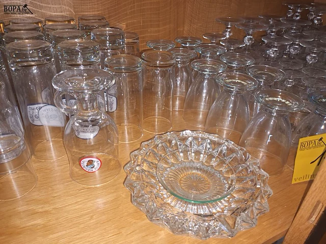 Lot 17 - glazen - afbeelding 4 van  5