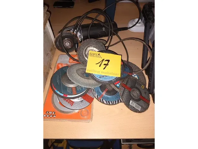 Lot 17 - haakse slijper en schijven. 12 stuks - afbeelding 1 van  3