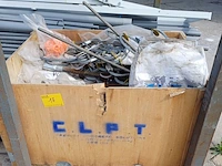 Lot 17 - houten bak met hijskabels - afbeelding 1 van  4