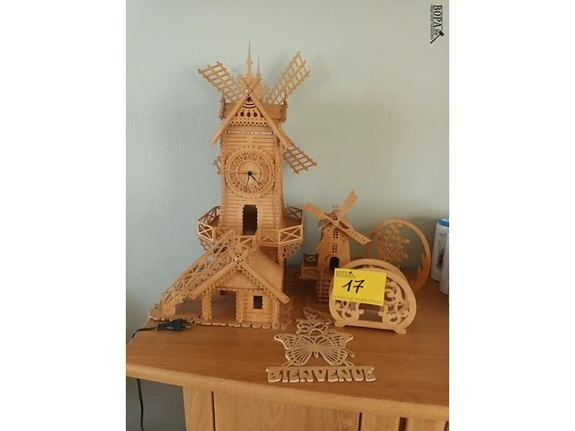 Lot 17 - houten decoratie. 5 stuks - afbeelding 1 van  4