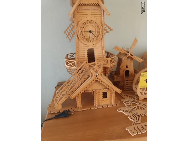 Lot 17 - houten decoratie. 5 stuks - afbeelding 4 van  4