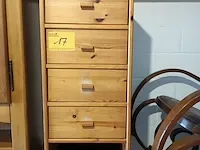 Lot 17 - houten ladekastje - afbeelding 1 van  3