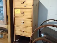 Lot 17 - houten ladekastje - afbeelding 2 van  3