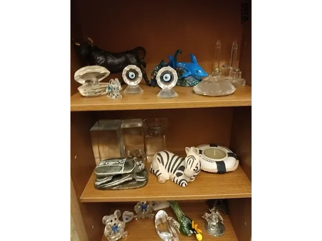 Lot 17 - kastje met decoratie - afbeelding 3 van  5