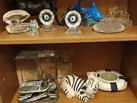 Lot 17 - kastje met decoratie - afbeelding 3 van  5