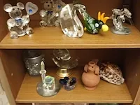 Lot 17 - kastje met decoratie - afbeelding 4 van  5