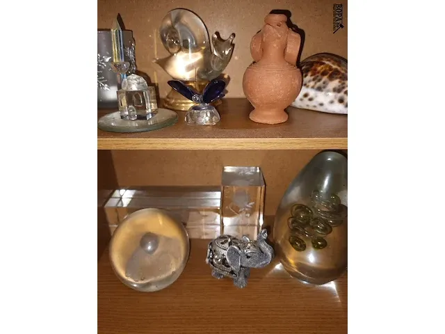 Lot 17 - kastje met decoratie - afbeelding 5 van  5