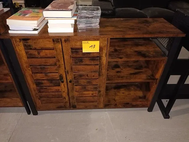 Lot 17 - kastje met deuren industrial look - afbeelding 1 van  3