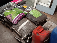 Lot 17 - meststoffen