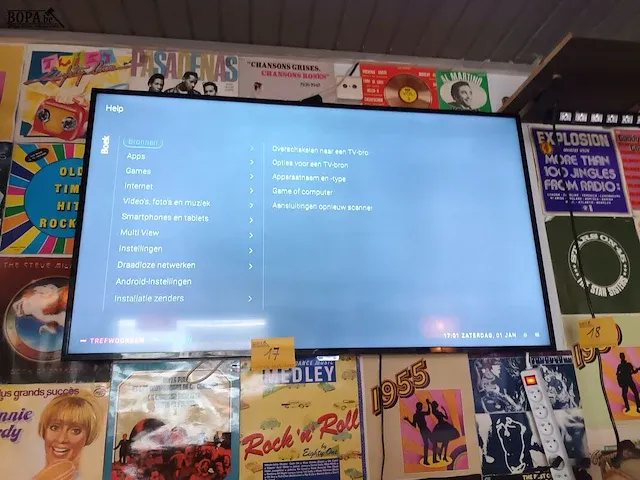 Lot 17 - philips tv 138 cm met muurbeugel - afbeelding 4 van  5