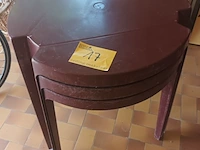 Lot 17 - pvc ronde terrastafel. 3 stuks - afbeelding 1 van  2
