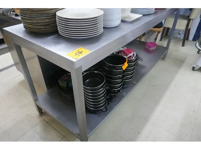 Lot 17 - rvs werktafel - afbeelding 1 van  4