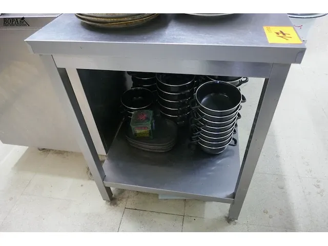 Lot 17 - rvs werktafel - afbeelding 4 van  4