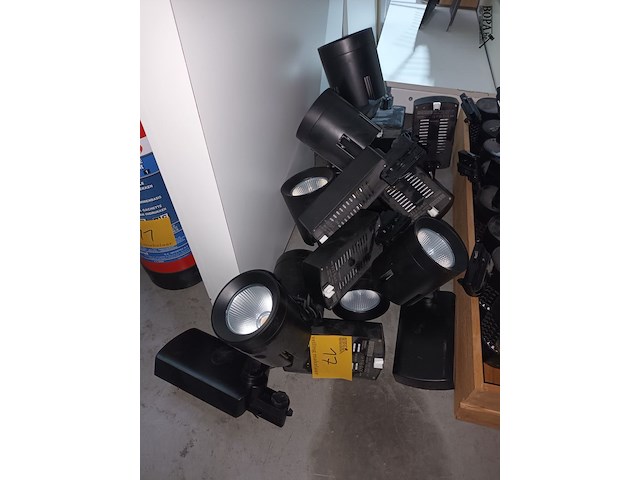 Lot 17 - spots teco. 13 stuks - afbeelding 1 van  3