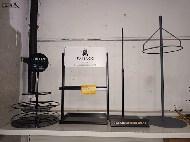 Lot 17 - toonbank display standaard. 4 stuks - afbeelding 1 van  4