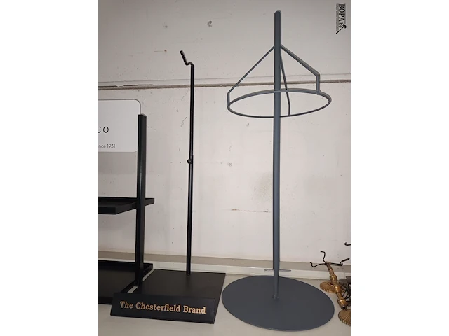 Lot 17 - toonbank display standaard. 4 stuks - afbeelding 2 van  4