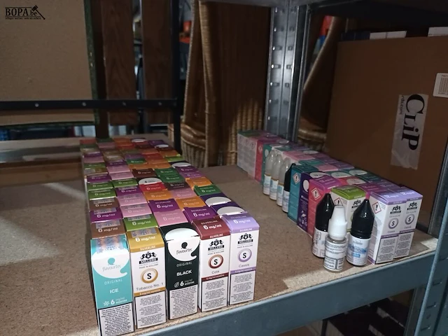 Lot 17 - vapers en vullingen - afbeelding 9 van  9