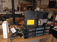Lot 17 - versterkers, boxen, cardreader en modem - afbeelding 1 van  8