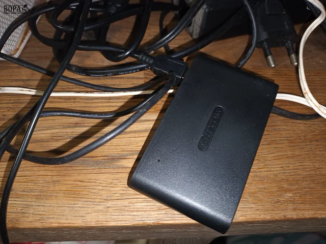 Lot 17 - versterkers, boxen, cardreader en modem - afbeelding 3 van  8