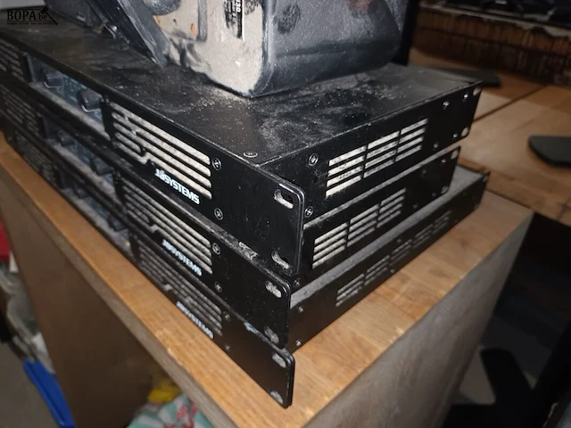Lot 17 - versterkers, boxen, cardreader en modem - afbeelding 8 van  8