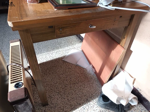 Lot 17 - vintage tafel - afbeelding 2 van  3