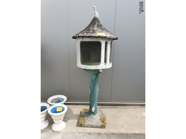 Lot 17 - vintage vogelkooi beton - afbeelding 1 van  5