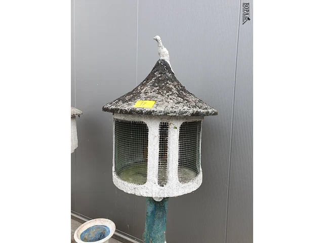 Lot 17 - vintage vogelkooi beton - afbeelding 3 van  5