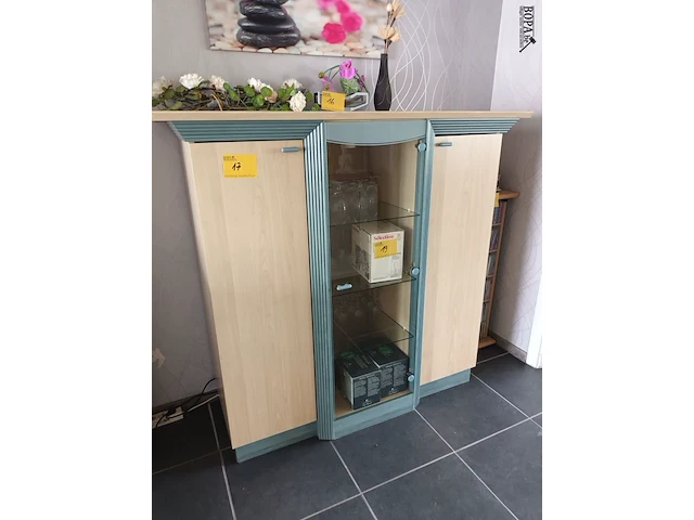 Lot 17 - vitrine kast - afbeelding 1 van  3