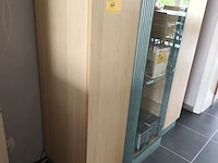 Lot 17 - vitrine kast - afbeelding 2 van  3