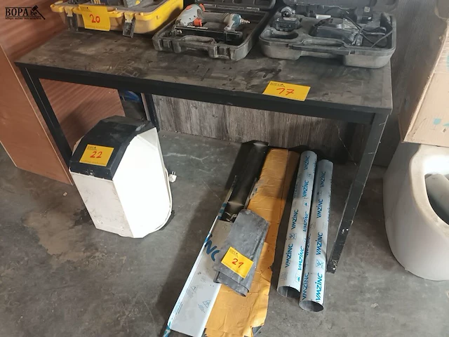 Lot 17 - zwarte keukentafel ikea - afbeelding 1 van  4
