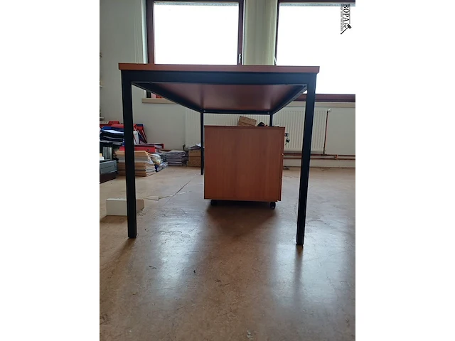 Lot 170 - bureau tafel met ladekastjes - afbeelding 2 van  5