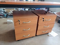 Lot 170 - bureau tafel met ladekastjes - afbeelding 3 van  5